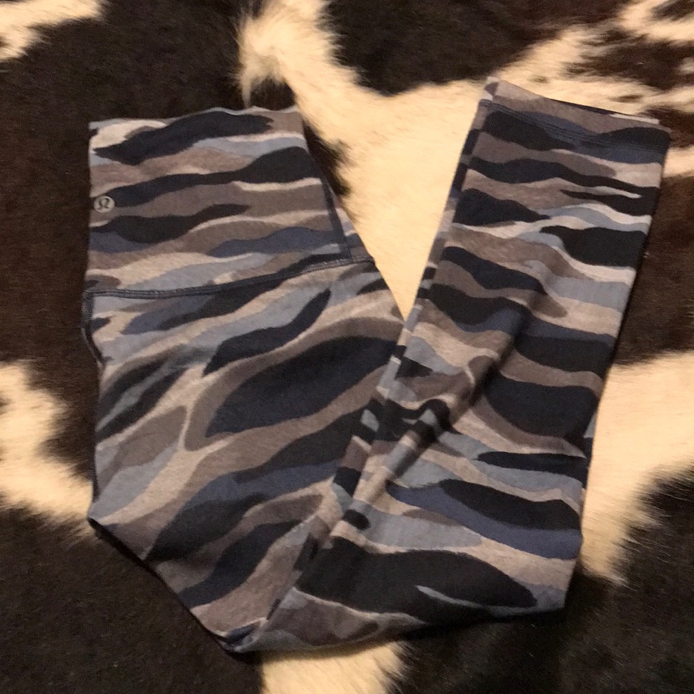 Lululemon Camo Cropped Wunder Unders 2
